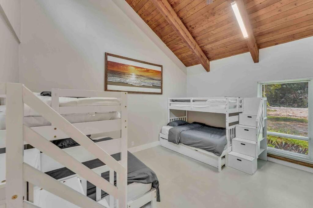 Rare Hidden Getaway Heated Pool 1.5 Acres! Sleeps 16 Villa Fort Lauderdale Exterior photo