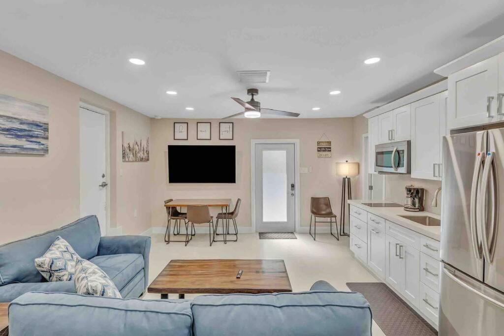 Rare Hidden Getaway Heated Pool 1.5 Acres! Sleeps 16 Villa Fort Lauderdale Exterior photo
