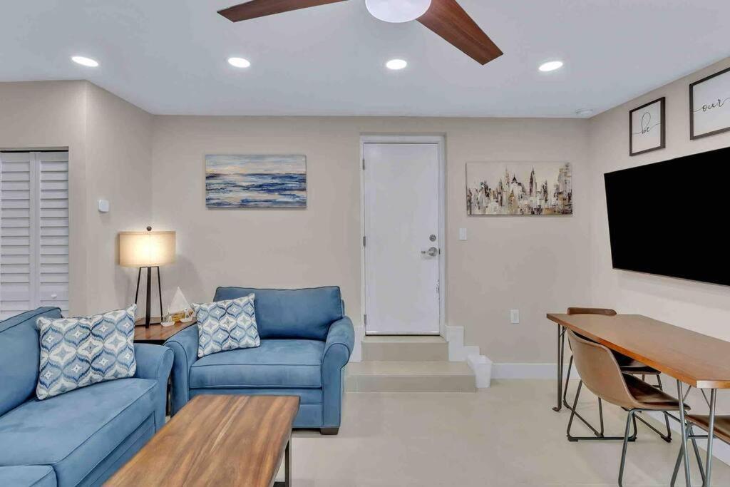 Rare Hidden Getaway Heated Pool 1.5 Acres! Sleeps 16 Villa Fort Lauderdale Exterior photo