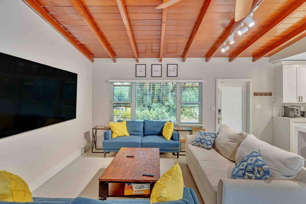 Rare Hidden Getaway Heated Pool 1.5 Acres! Sleeps 16 Villa Fort Lauderdale Exterior photo
