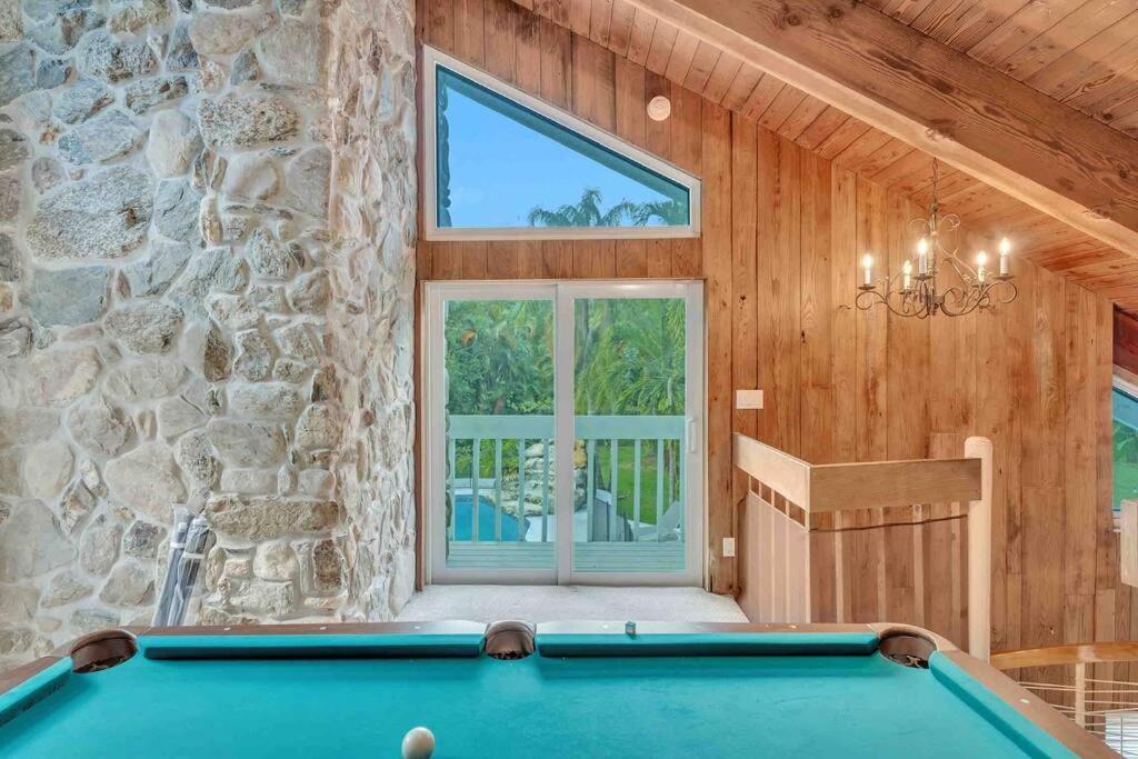 Rare Hidden Getaway Heated Pool 1.5 Acres! Sleeps 16 Villa Fort Lauderdale Exterior photo
