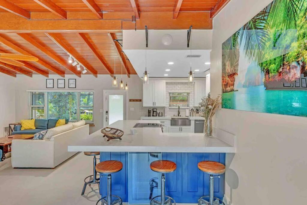 Rare Hidden Getaway Heated Pool 1.5 Acres! Sleeps 16 Villa Fort Lauderdale Exterior photo