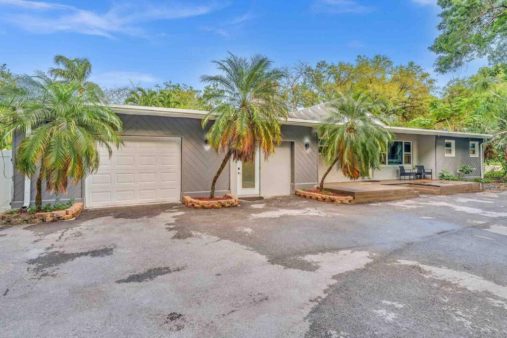 Rare Hidden Getaway Heated Pool 1.5 Acres! Sleeps 16 Villa Fort Lauderdale Exterior photo