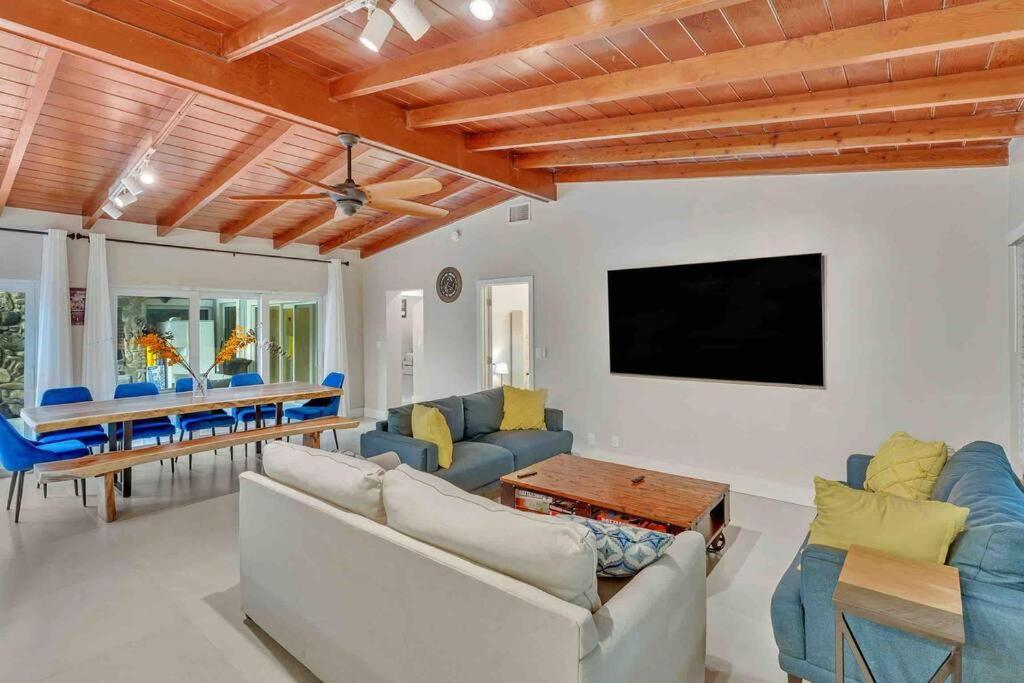 Rare Hidden Getaway Heated Pool 1.5 Acres! Sleeps 16 Villa Fort Lauderdale Exterior photo